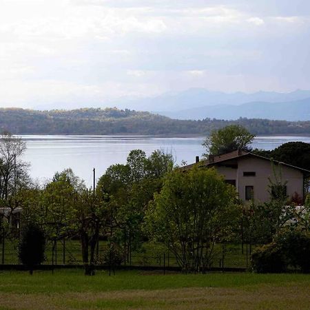 Vista Lago-Appartamento Funzionale Con Vista Varese Luaran gambar