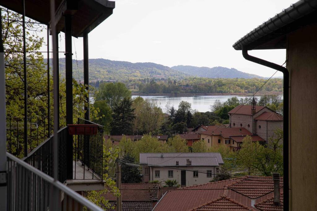 Vista Lago-Appartamento Funzionale Con Vista Varese Luaran gambar