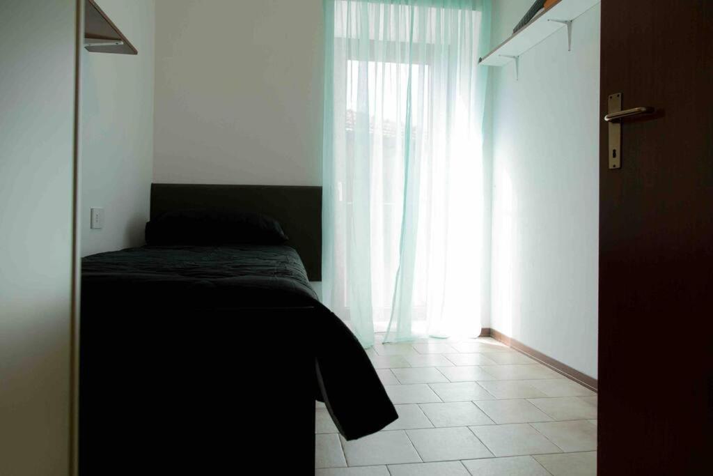 Vista Lago-Appartamento Funzionale Con Vista Varese Luaran gambar