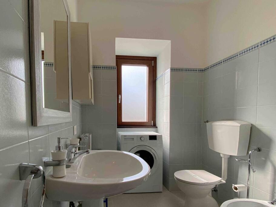 Vista Lago-Appartamento Funzionale Con Vista Varese Luaran gambar