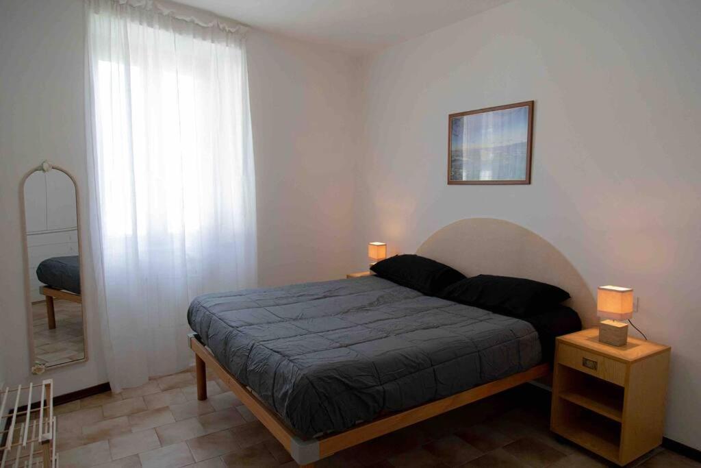 Vista Lago-Appartamento Funzionale Con Vista Varese Luaran gambar
